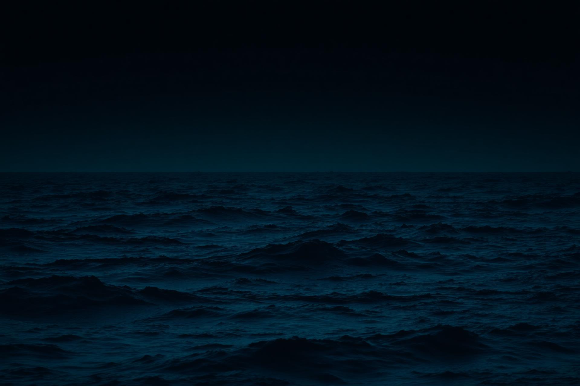 Calm ocean horizon